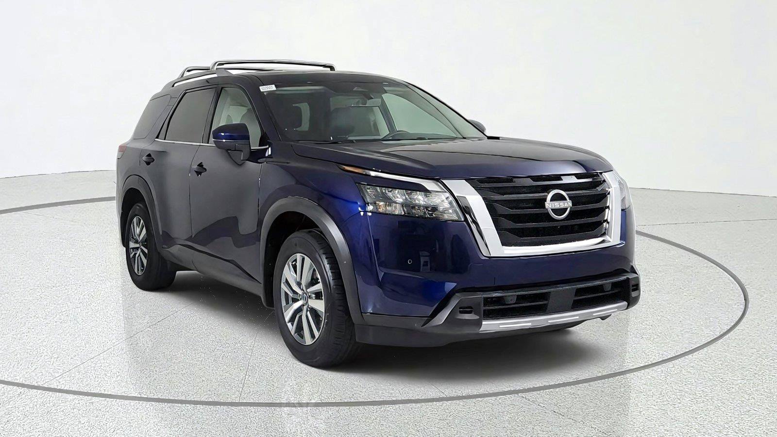 Used 2025 Nissan Pathfinder SL AWD/4WD image 1