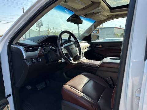 Used 2019 Chevrolet Suburban Premier AWD/4WD image 14