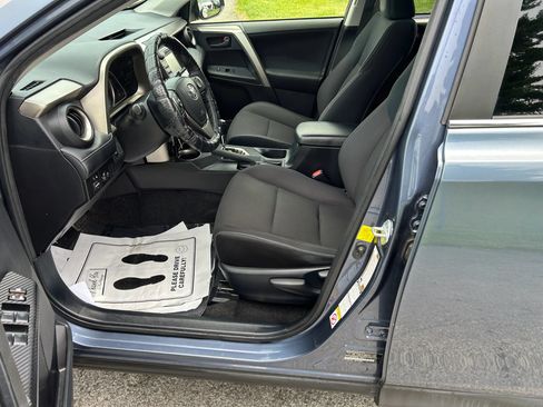 Used 2013 Toyota RAV4 XLE AWD/4WD image 14