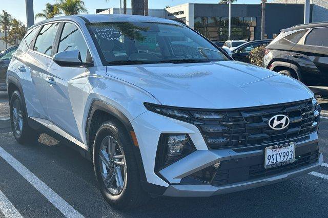 Used 2025 Hyundai Tucson SE FWD image 2