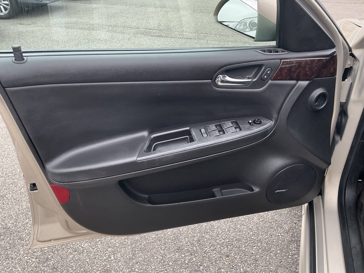 Used 2012 Chevrolet Impala LTZ FWD image 15