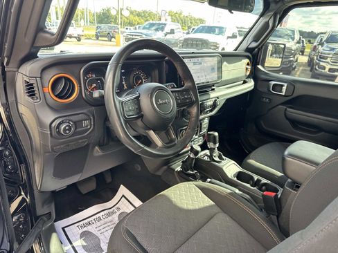 Used 2024 Jeep Gladiator Mojave w/ Convenience Group image 17