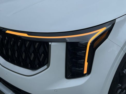New 2026 Kia Carnival EX FWD image 21