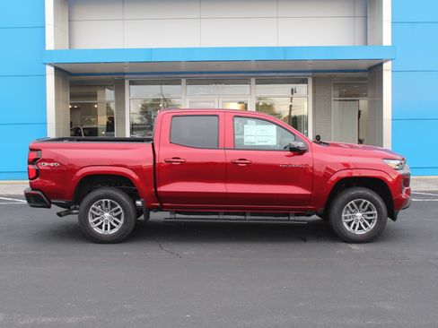 New 2026 Chevrolet Colorado LT w/ LT Convenience Package AWD/4WD image 3
