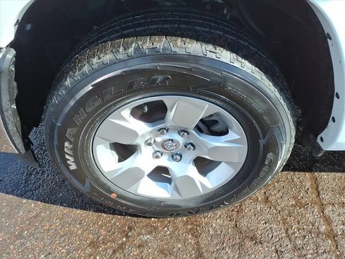 Used 2025 RAM 1500 Big Horn AWD/4WD image 9