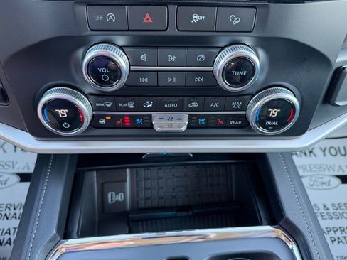 Used 2024 Ford Expedition XLT image 24