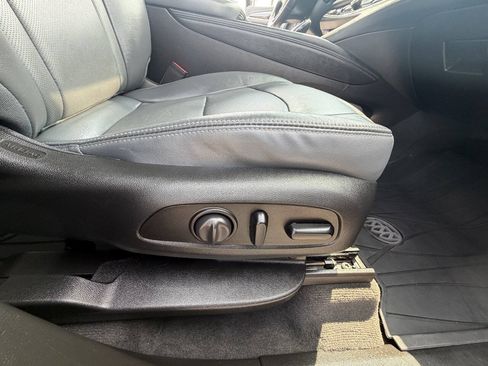 Used 2020 Buick Enclave Essence AWD/4WD image 19