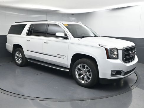 Used 2017 GMC Yukon XL SLE w/ SLE Value Package RWD image 1