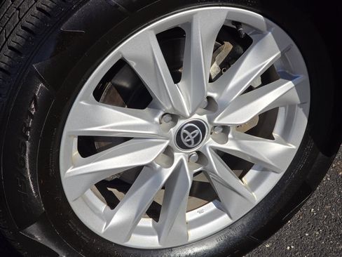 Used 2022 Toyota Corolla Cross LE image 13