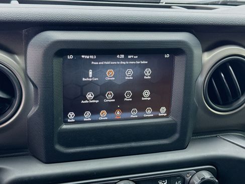 Used 2018 Jeep Wrangler Sport AWD/4WD image 9