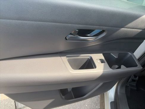 Used 2025 Nissan Pathfinder SV AWD/4WD image 12