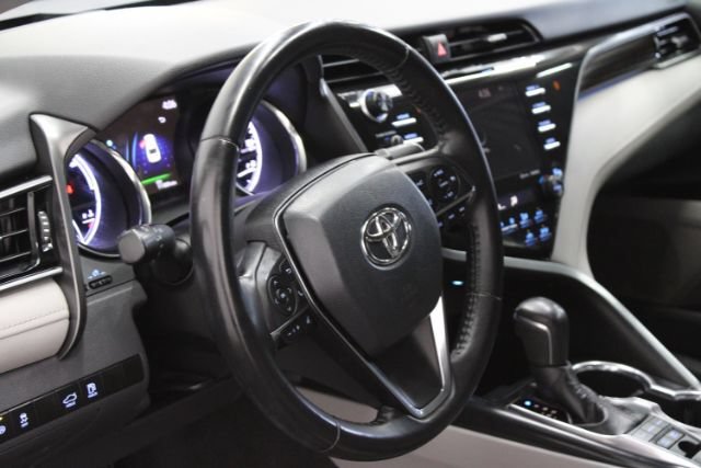 Used 2019 Toyota Camry XLE FWD image 12