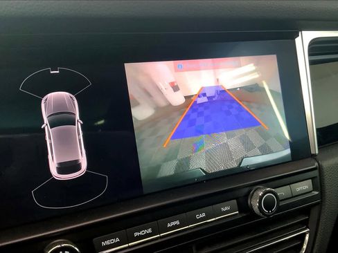 Used 2020 Porsche Macan image 28