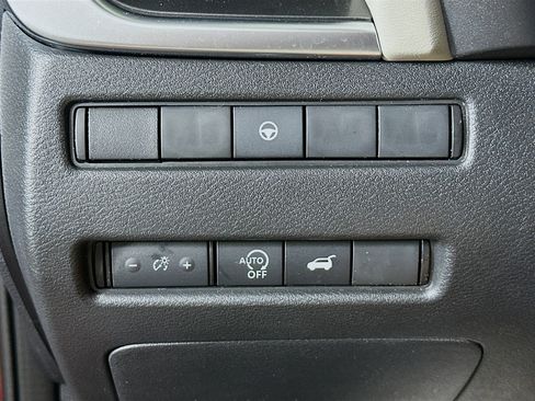 Used 2024 Nissan Rogue SV FWD image 17