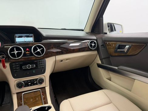 Used 2015 Mercedes-Benz GLK 350 4MATIC 4dr GLK 350 w/ Premium 1 Package image 44