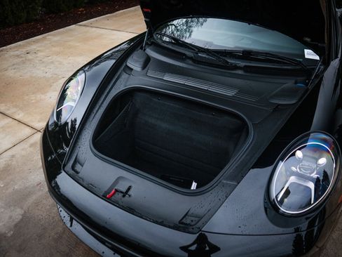 Used 2023 Porsche 911 Carrera 4 w/ Premium Package image 32