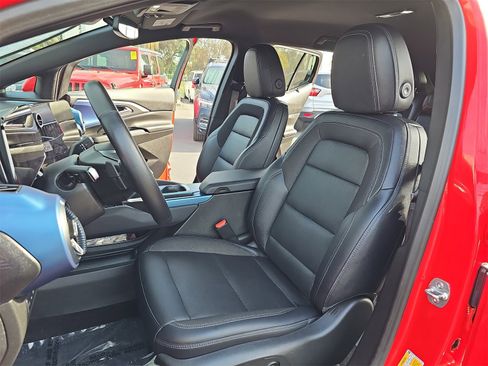 Used 2024 Chevrolet Equinox EV LT image 15