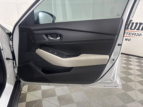 Used 2023 Honda Accord EX image 28