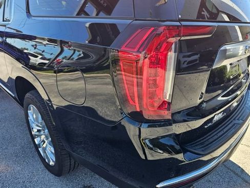 Used 2022 GMC Yukon XL Denali w/ Denali Ultimate Package image 12