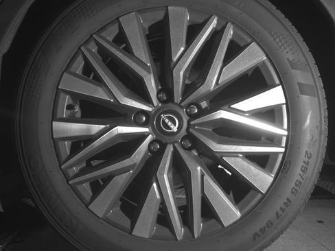Used 2025 Nissan Altima 2.5 SV FWD image 13