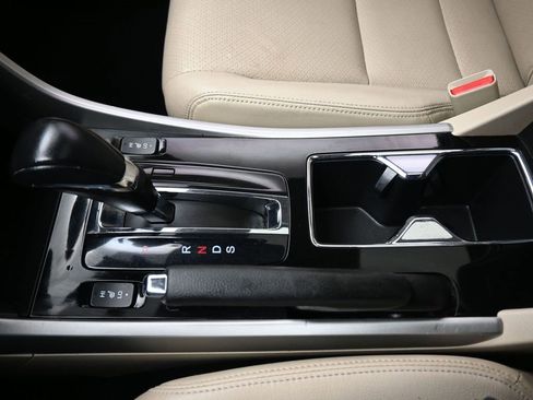 Used 2017 Honda Accord Touring image 25