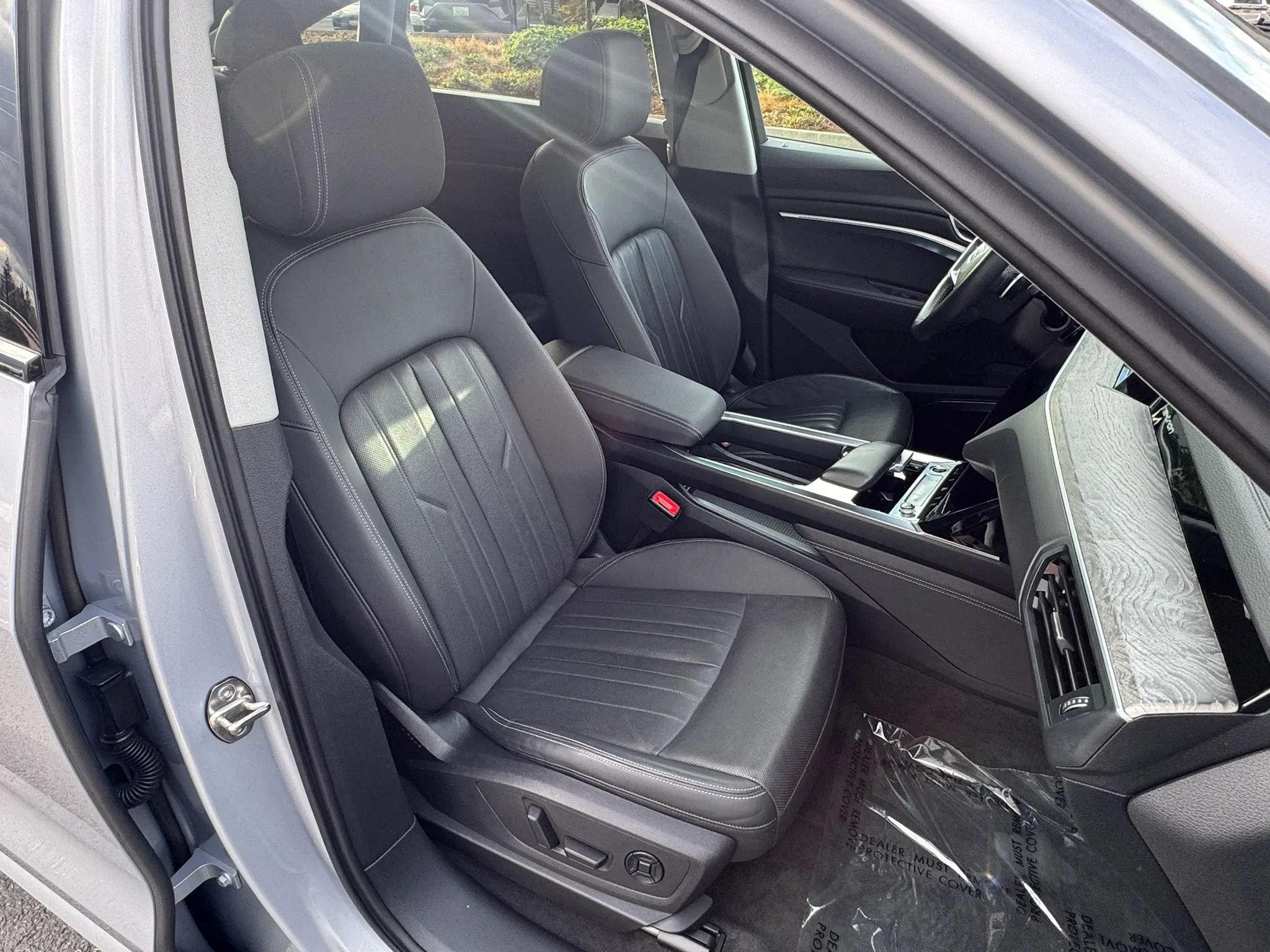 Used 2021 Audi e-tron Premium Plus w/ Premium Plus Package AWD/4WD image 29
