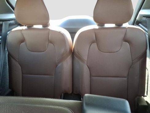 Used 2021 Volvo XC90 T6 Momentum w/ Protection Package image 16