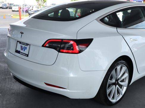 Used 2018 Tesla Model 3 Mid Range RWD image 7