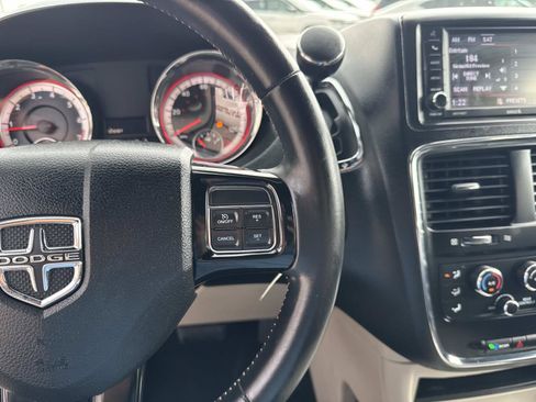 Used 2019 Dodge Grand Caravan SXT FWD image 25