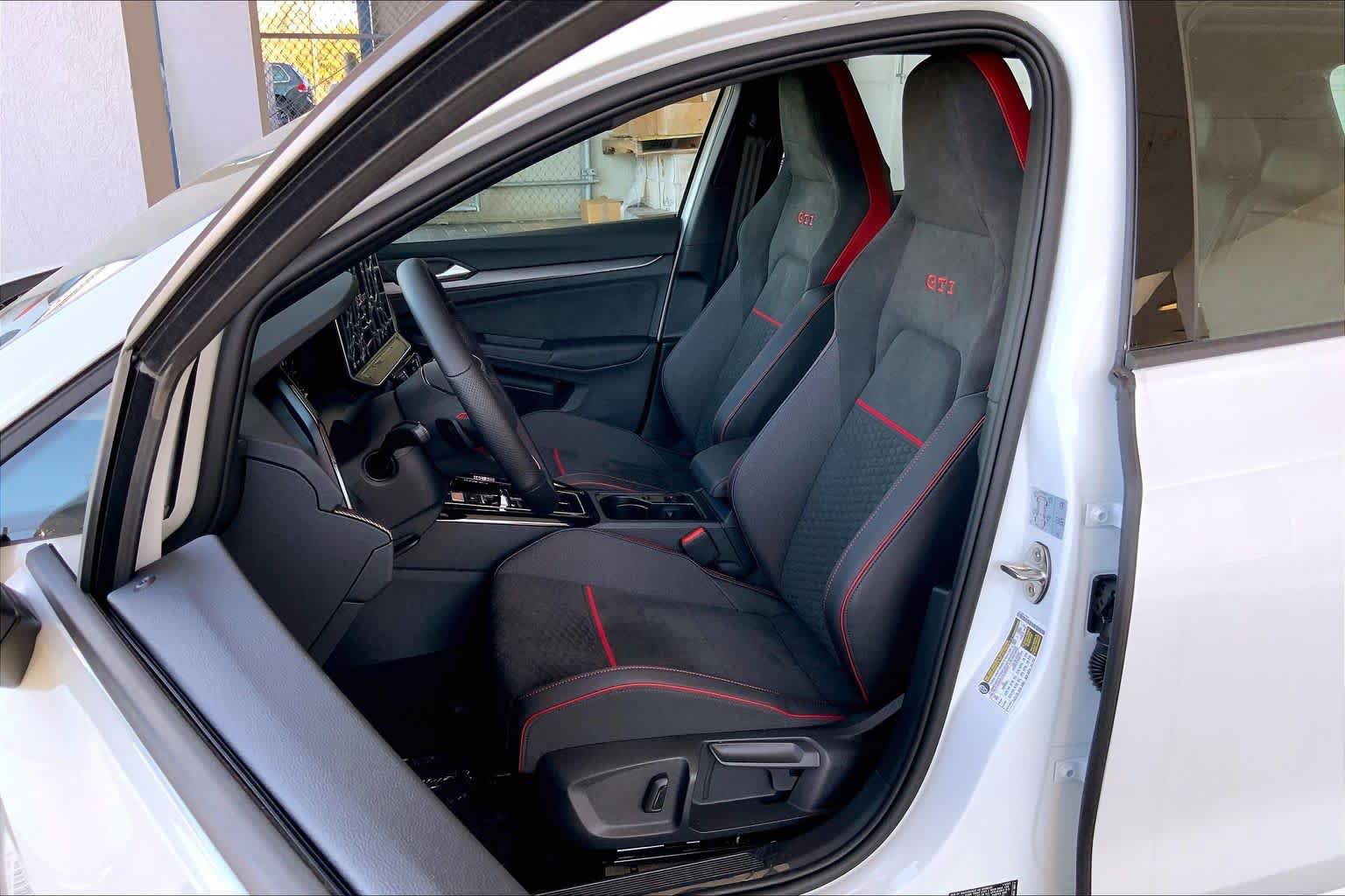 New 2026 Volkswagen GTI SE FWD image 9