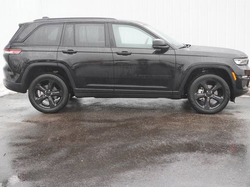 Used 2024 Jeep Grand Cherokee Limited w/ Black Appearance Package image 2