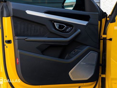 Used 2019 Lamborghini Urus image 19