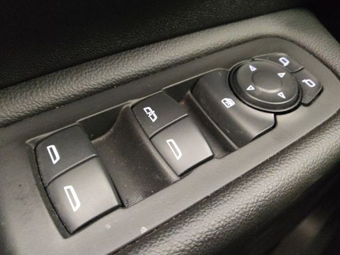 Used 2024 GMC Terrain SLE image 27