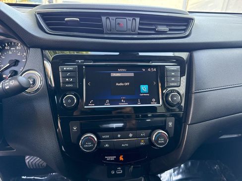 Used 2020 Nissan Rogue SV AWD/4WD image 36