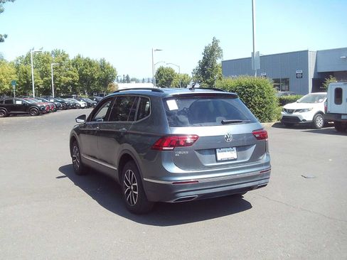 Used 2021 Volkswagen Tiguan SE FWD image 3