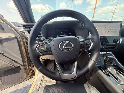 Used 2024 Lexus GX 550 AWD/4WD image 16