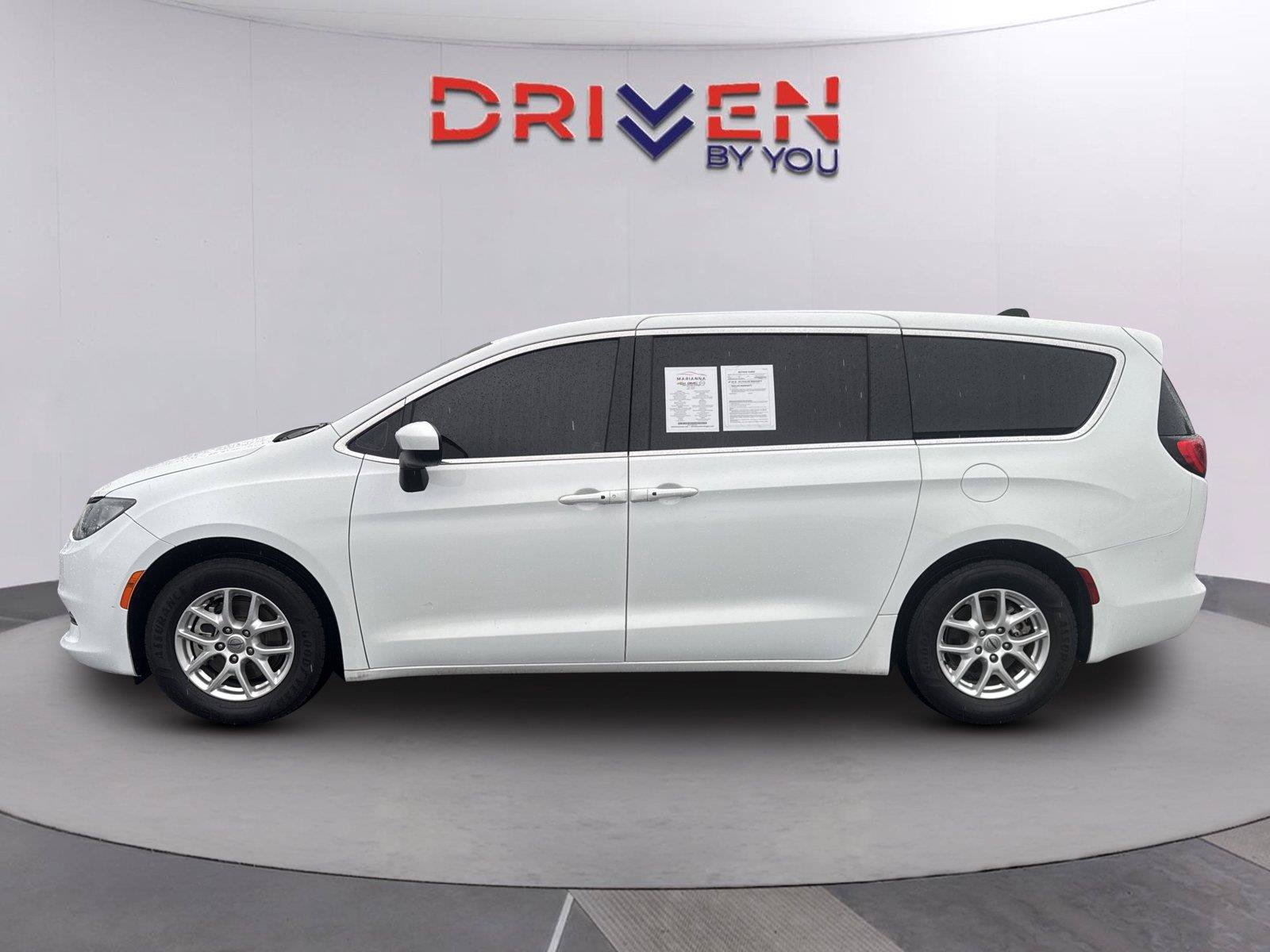 Used 2022 Chrysler Voyager LX FWD image 7