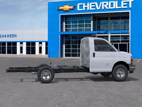 New 2026 Chevrolet Express 3500 w/ Power Convenience Package image 7