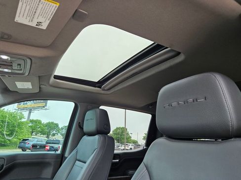 Used 2022 GMC Sierra 1500 Denali w/ Denali Premium Package image 15