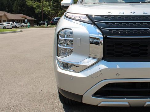 Used 2022 Mitsubishi Outlander SE image 44