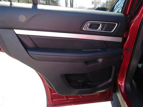 Used 2017 Ford Explorer XLT w/ Equipment Group 202A image 29