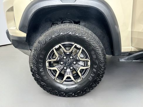 Used 2024 Chevrolet Colorado ZR2 AWD/4WD image 32