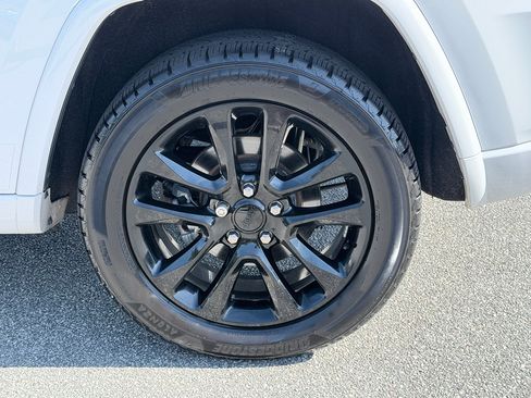 Used 2020 Jeep Grand Cherokee Altitude RWD image 36