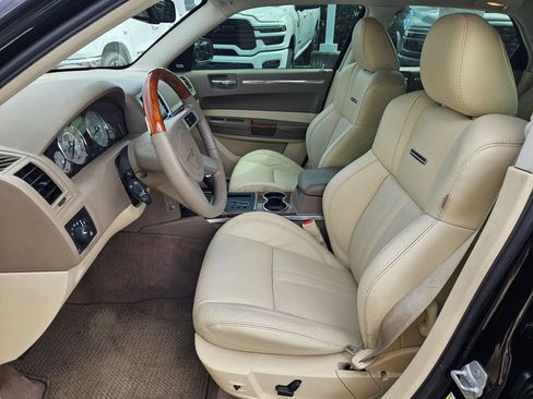 Used 2009 Chrysler 300 C RWD image 12