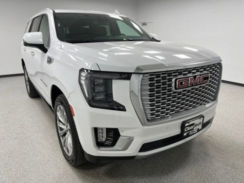 Used 2023 GMC Yukon Denali image 2