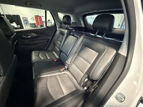 Used 2024 GMC Terrain SLT image 17