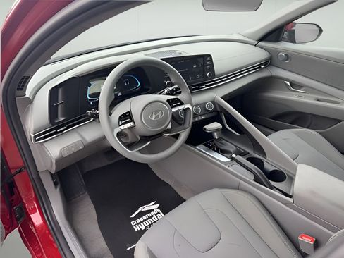 Used 2025 Hyundai Elantra SE image 21