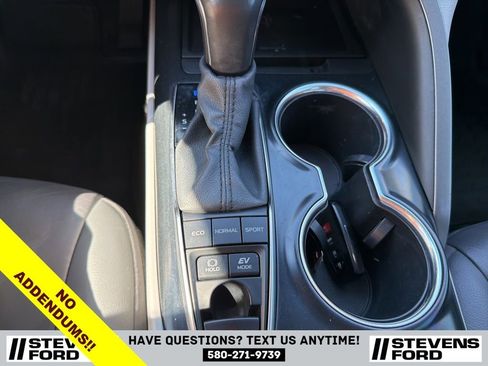 Used 2020 Toyota Camry XLE w/ Four Season Floor Mat Package image 25