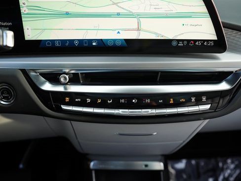 Used 2025 Cadillac Lyriq Luxury image 34