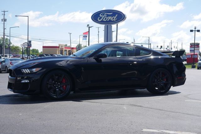 Used 2022 Ford Mustang Shelby GT500 w/ Carbon Fiber Track Pack RWD image 9